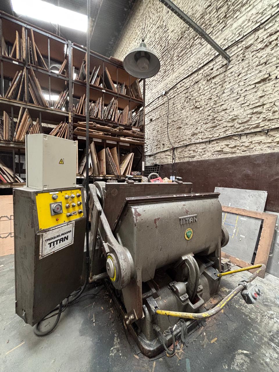 Troqueladora Titán (Italiana)